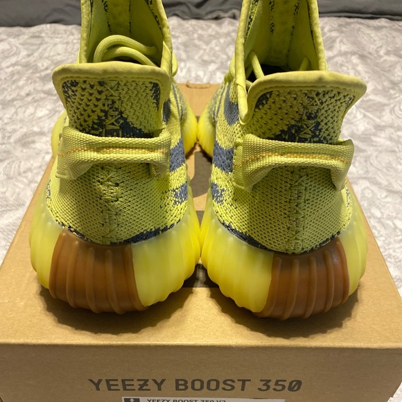 Adidas originals Yeezy Boost 350 V2 ‘Semi Frozen Yellow’ - Picture 4 of 9